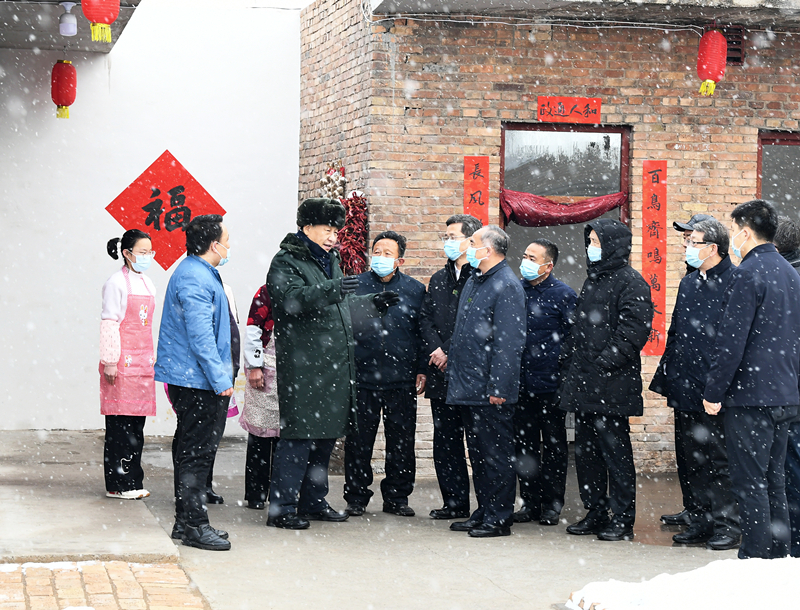 2022年1月26日，習(xí)近平總書記在山西霍州馮南垣村受災(zāi)村民師紅兵家看望。