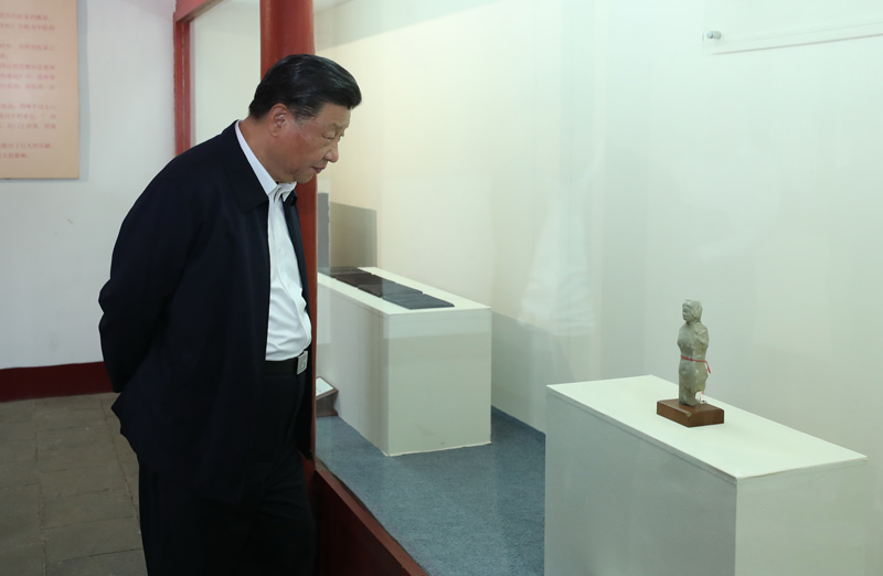 2021年5月12日，習近平總書記在南陽市考察東漢醫(yī)學家張仲景的墓祠紀念地醫(yī)圣祠。 